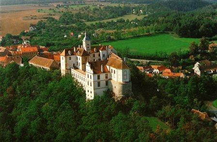 zamek-Jevisovice-stary